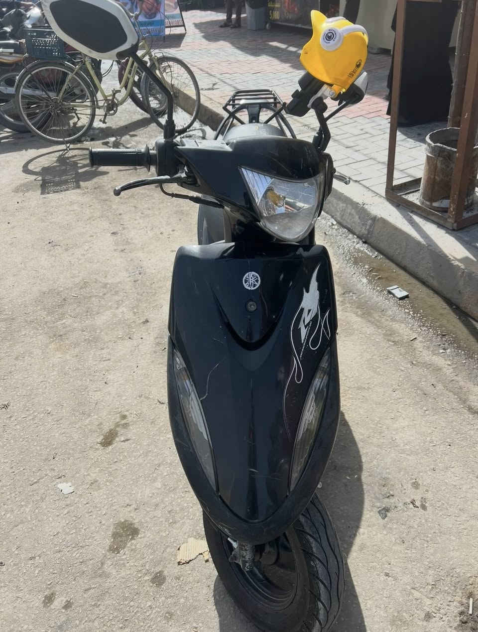 السلام عليكم كفرات مال عدله واحد اسود بلادي وواحد ازرك تايوان الازرك ب30والاسود ب40واشاير بلاديه ب10 رقمي***********
