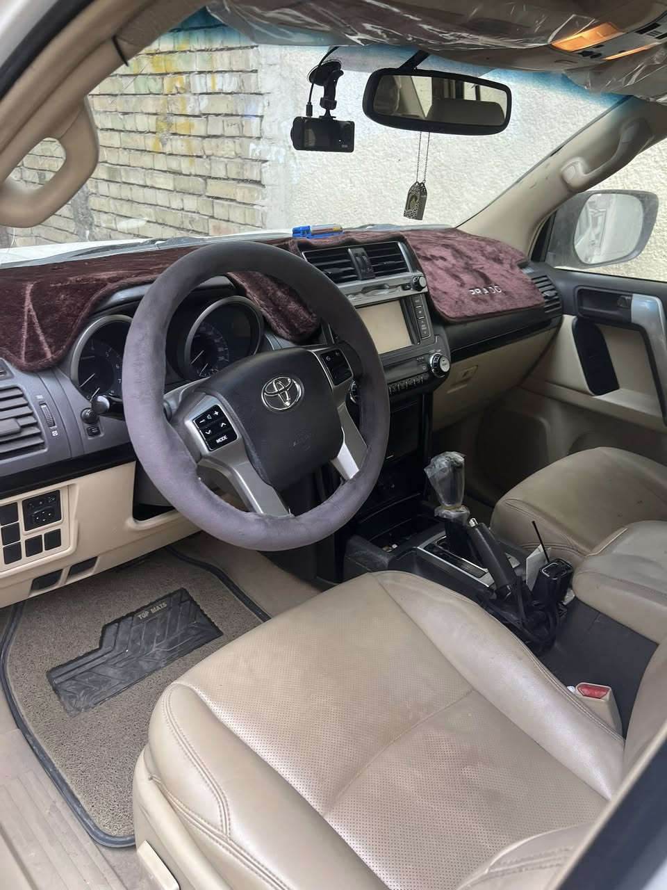 تيوتا برادو ٢٠١٤ سته سلندر ابيض رقم بغداد فول مواصفات كويتي دبل تانكي باسمي تحويل مباشر كشنات امامي كهرباء حساس خلفي كامره سلايد سبعه راكب ماشيه ١٤٥ الف كم كفاله كير محرك تبريد شواصي دواخل لغود شرط السونار السياره بيها اربع جاملغات صبغ بسيط طخات ما تكاتك وباب البيت والأبواب اربعتها كلير فقط كما موضح بالسونار كفاله البجم كبس والقماره والجنطه والبنيد  السعر ٢٥٠ وبيها مجال للشراي ويدلل 
الرقم ***********  العنوان بغداد الرصافه
