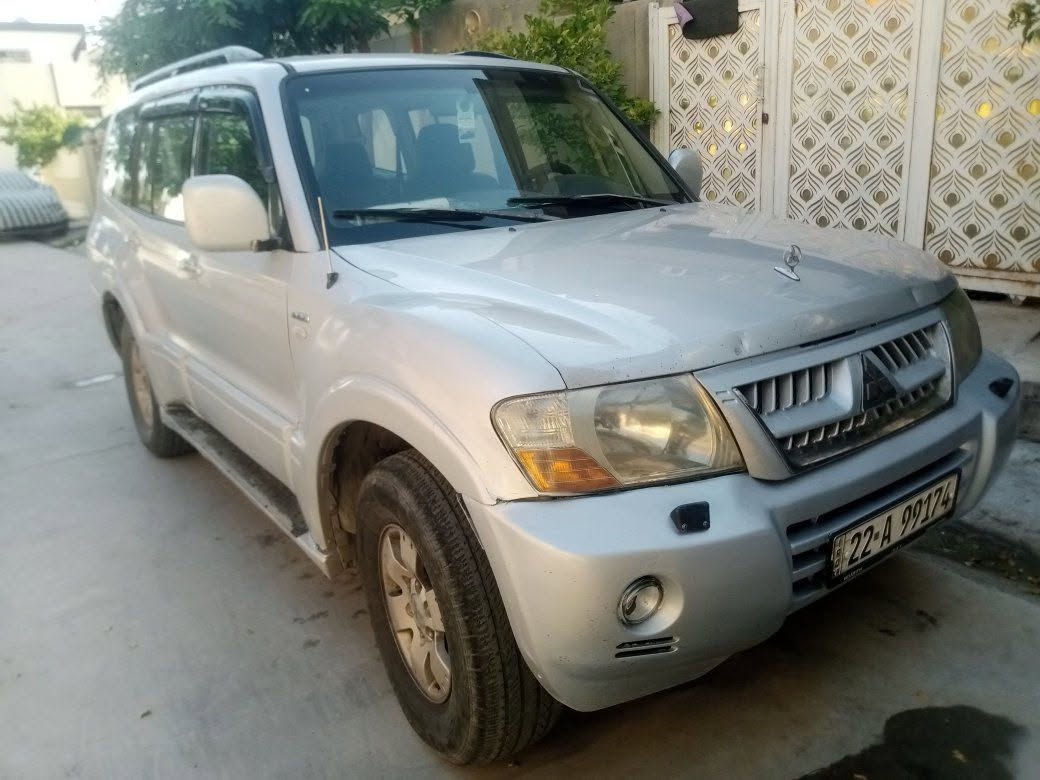للبيع باجيرو موديل 2004 بيه قطعتين ونص صبغ بدون شاصي ولا دواخل فقط رش محرك كير ما بي عيب تبريد ثلج السعر 60 ورقه 
للاستفسار : *********** او *********** واتساب

