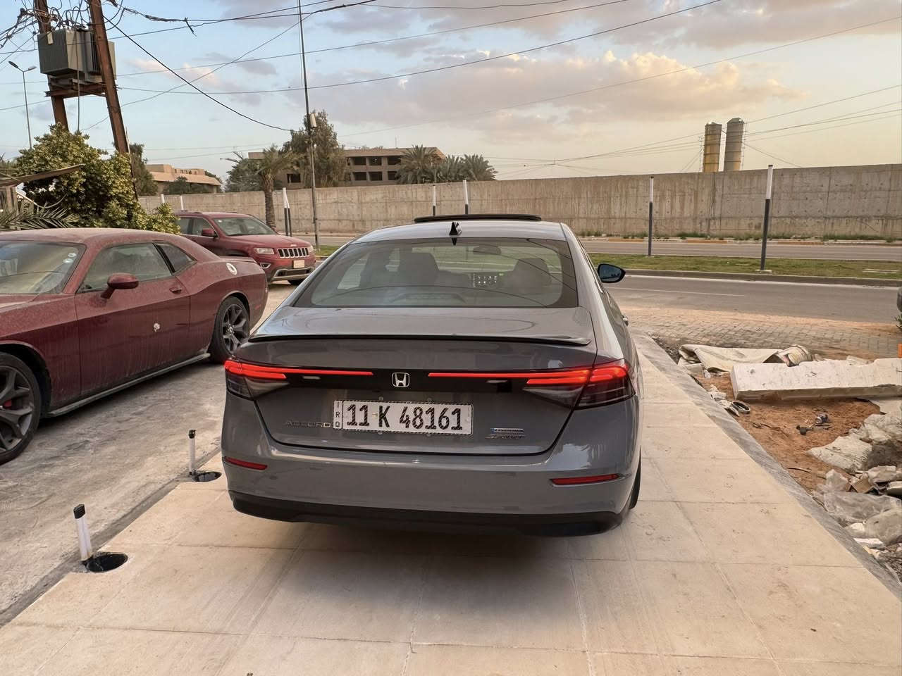سلام عليكم 
للبيع هوندا اكورد هايبرد 2023 لون سمنتي سبورت 
حادثها موضح بالصورة بيها ربع لبنيد صبغ فقط وليها تعديل بداية الغد وهنا نطخت بالتكمة سيارة  ماشية 35 ميل 
السعر 178 وبيها مجال
مكان السيارة بغداد حي حطين للاستفسار خاص او على رقم
‏***********
