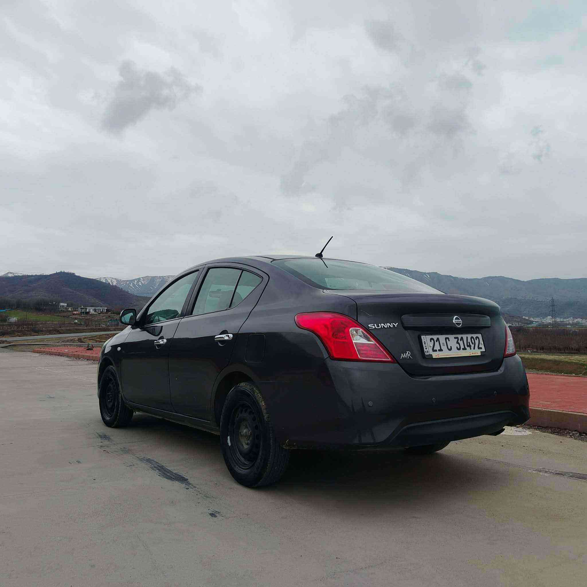 نیسان سەنی مۆدێڵ 2018
 گێڕو مەکینەی بەشەرت مەکینەی نەکراوەتەوە . 100هەزار ڕۆشتوە . تەقەو ڕەقە و کارەبای تەبرید سارد و گەرم  هەموو گیانی بەشەرت . چوار تایەی تازە بۆ گۆڕاوە . سەنەوی بەسەر چووە . سعر 95گەڵا معامەلە
*********** السليمانية, العراق
