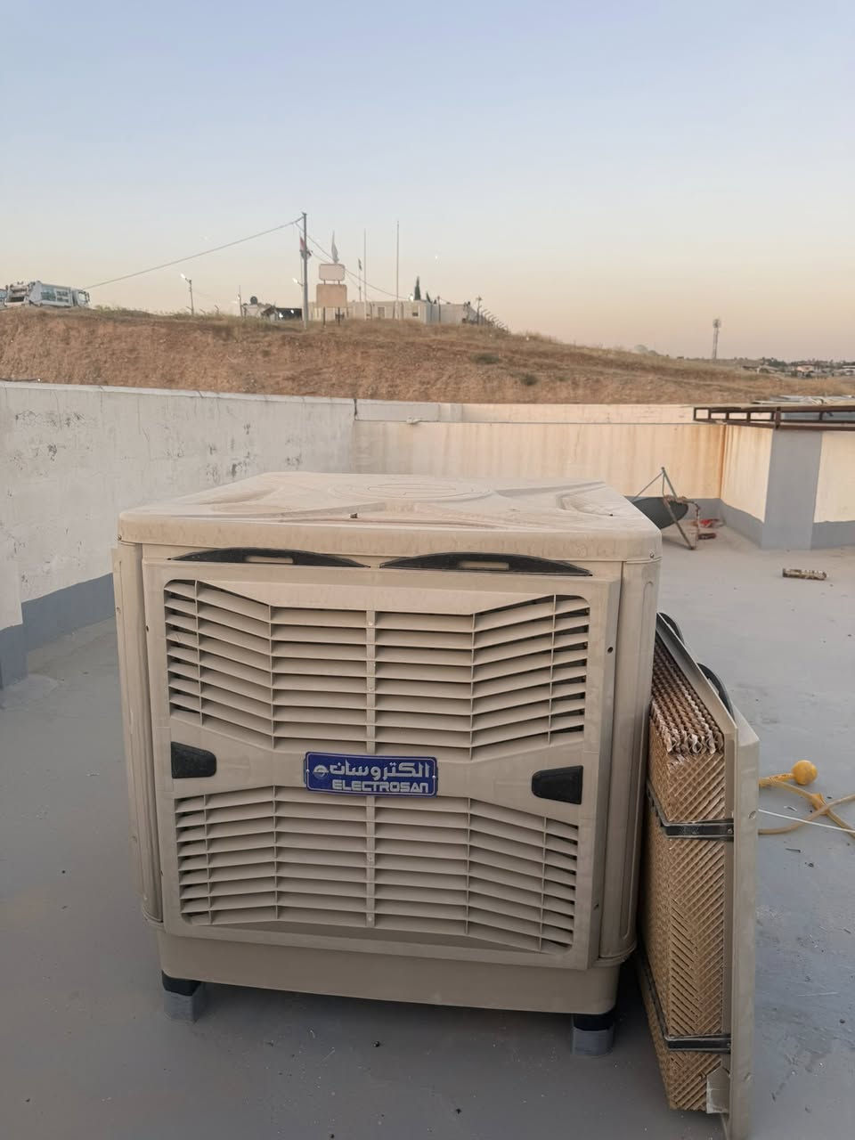 مبردة خارجية للبيع  حلفات كارتون بيها نظام السرعات و نظام الـ freezing تنطيك هوا بارد ثلج مستعملة استعمال بسيط بعدها جديدة
العنوان اربيل لانة ستي 
***********
