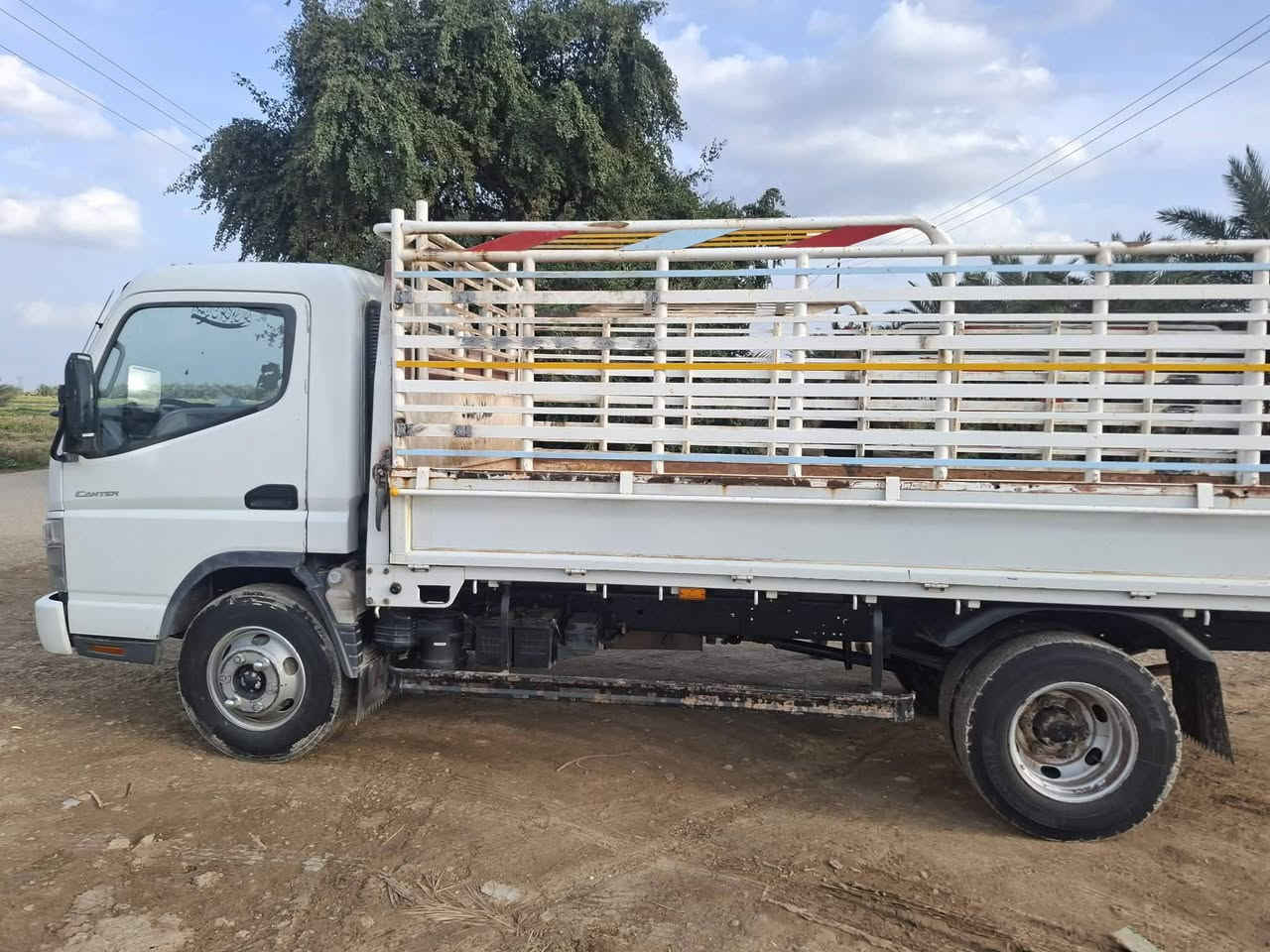 السلام عليكم 
كنتر ١٤ للبيع المكان العماره السياره مكفوله كفاله عامه لا صبغ ولاحادث ولاتبديل سونار موجود. السياره بلاديه للأخير رقم بصره تحول مباشر حمولتها بالسنويه ٢طن طخم تاير برجستون محجر جلال  مبدل مكينه طابوكه قبل شهر سعر السياره ١٨٠ ورقه للإستفسار الاتصال على الرقم التالي ***********واتساب 
***********
