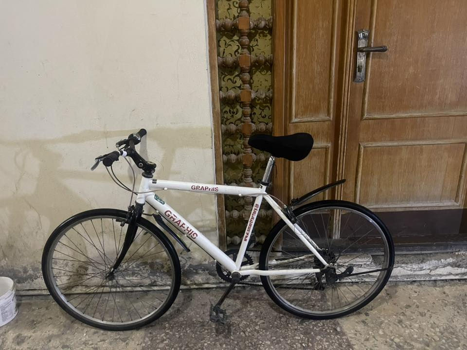 سلام عليكم ورحمة الله وبركاته
باسكل c700 للبيع لون ابيضّ نظيف حجم ٢٦ 
٦ نمر خلفي /١ امامي 
مرتب الباسكل ونظيف بريكات كيوره كله شغال 
أينقص مابيه فقط يرادله تضبيط بريك خلفي 
شغال وخير من الله أينقص مابيه ومرتب كلش 
السعر ٨٠ الف وبيه مجال جدا جدا جدا بسيط حك الجية 
مكاني بغداد السيدية 
للاستفسار ***********متواجد نت
