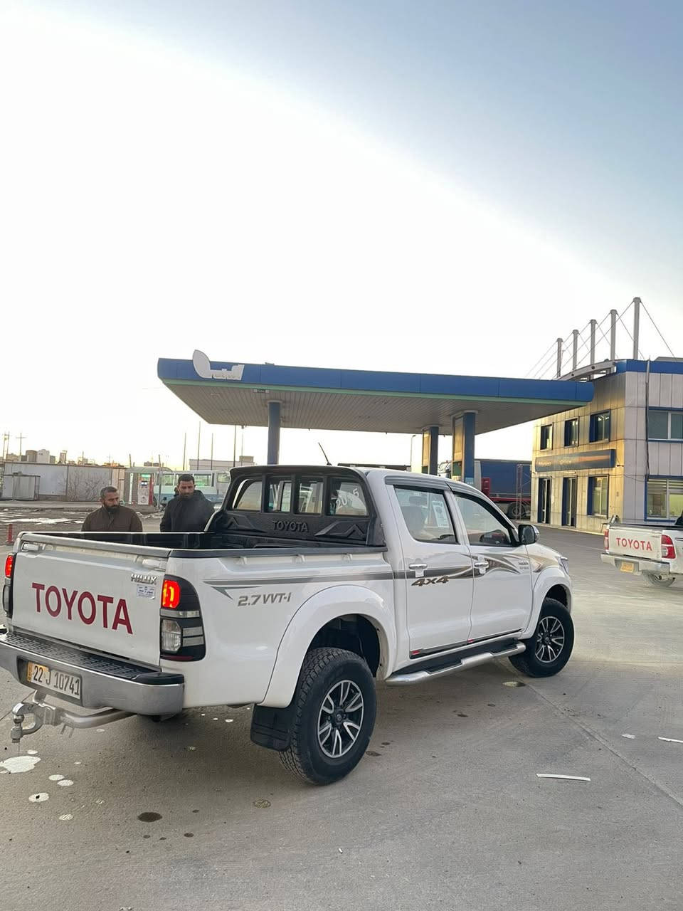 سلام عليكم بيكم. مرزيا هايلوكس 2015  سيد نهرو. كير توماتيك. كير محرك بشرط مامفتوح برغي كلها وضع شركه ماشي190. رقم هزا سنويا جديد و بسمي  سيارا كفاله عامه من دعاميا لي. دعاميا  *********** وتساب ***********
