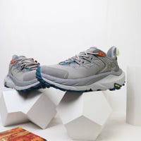 حذاء HOKA Waterproof جاهز لكل الأجواء 🌧️❄️  • مقاوم للماء بالكامل – لا...