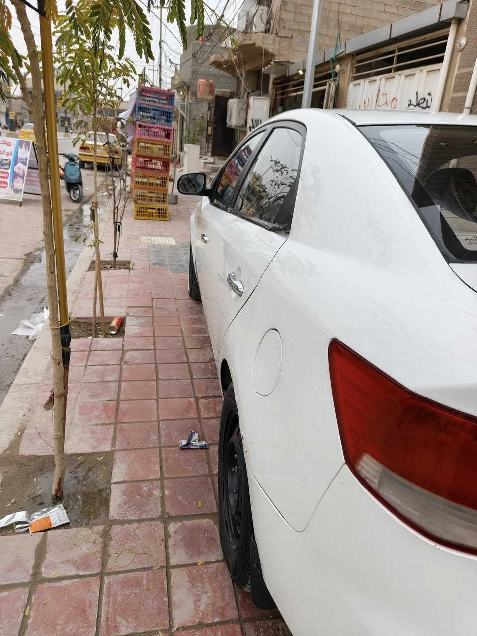 السلام عليكم فورتي 2010 رقم بغداد انكليزي محرك 1600 كير ومحرك مكفولات تبريد شغال بيه جنطه مبدل وجاملغ خلفي عكس السايق مصبوغ فول بصمه واشاير بالمري السياره فول عده الفتحه بيه خياسات بصيطه السعر 88 وبيه مجال *********** مكاني كربلاء وراعيه بكربلاء يمي
