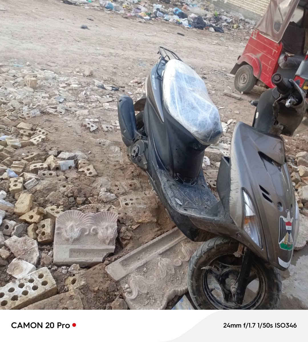 سلام عليكم ادرس للبيع كايمه ابيع كوم حديد
بس يرادله تجفيت 
مكان الزعفرانيه السعر 150
(***********
