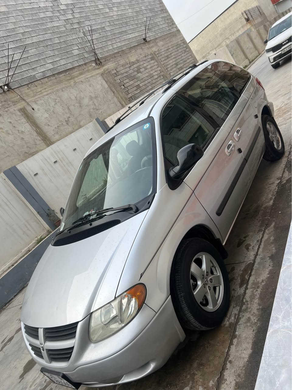 للبيع
دوج كرفان 2007 

بدون قطره صبغ
وبدون اي جراد او تقحيل 

شاصي قصير المرغوب 

محرك 3300 المرغوب 

1- تحكم ستيرن
2- مرايات كهرباء
3-كشن كحرباء 
4- داخل لونين 
5- جامات كهرب

تبريد شرط ثلاجه

تدفئه شغاله درجه اولى 

محرك درجه اولى شرط
كير درجه اولى شرط 

السياره بدون ضربه بدون خياس 

ماشية 160الف فقط 

صدر امامي خلفي100/100

طخم تايرات جديد

السياره بدون اي نقص 

السياره باسمي 
سنويه جديده
رقم جديد 
هزه وفحص جديد 
مشروع وطني تتحول بجميع المحافظات 

المكان نينوى 

السعر (95) وبيها مجال 

***********
*********** Singapore
