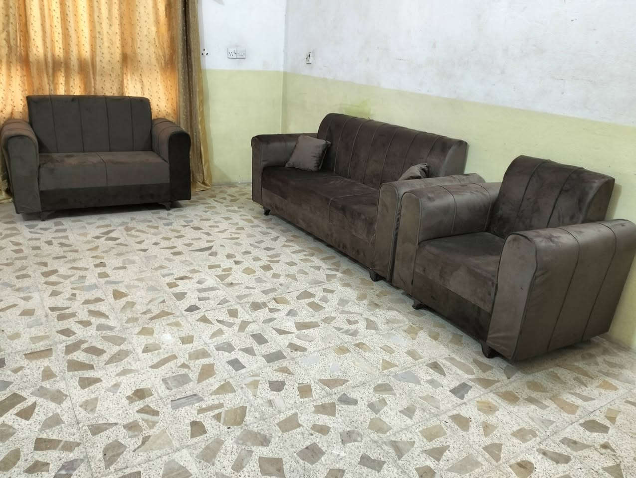 تخم جديد غير مستخدم 10نفرات السعر 300الف قفل مكلف بلنشر والشراي يتصل بالرق ***********المكان بعقوبه بهرز
