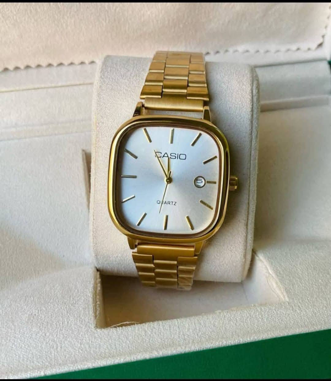 🌟ساعة يد الكلاسيكية من كاسيو! ⌚✨
🔹 ماركة: كاسيو (Casio)  
🔹 نوع الحركة: كوارتز ياباني ✅  
🔹 المادة: معدن من الاستانليس ستيل 💎  
🔹 مقاومة للماء 💧  
🔹 عداد تاريخ 📅  
🔹 تصميم مميز جداً: يناسب جميع الفئات 🎉
***********
