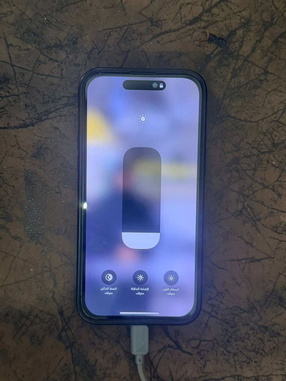 السلام وعليكم 15 برو ماكس  ذاكرة 256 نضيف الجهز 95/100 امبد شاشه اصليه من ابل   *********** سعر 850 وبي مجال
