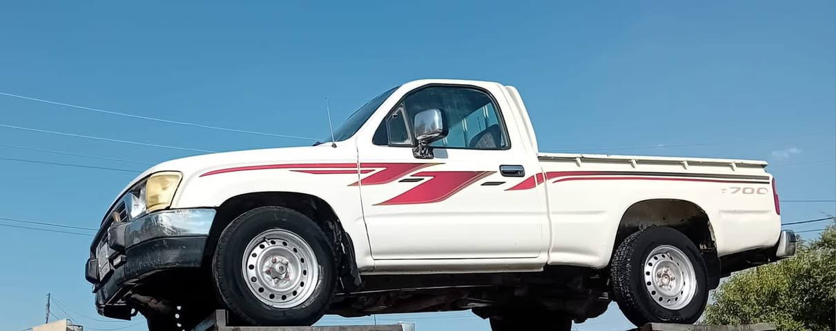 للبيع بيكم تيوته موديل 2000 رقم نينوى بي صبق احزام جماليه محرك مامفتوح داخل ازرك حار بارد شرط التحويل الهاتف *********** السعر 85
