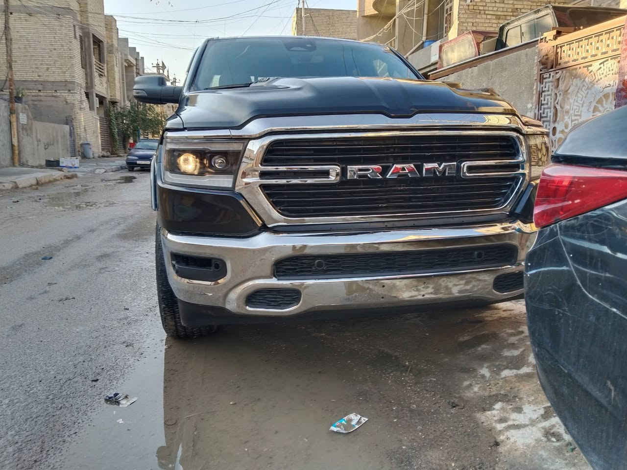 السلام عليكم
رام 2025 لارامي 
1- تشغيل عن بعد واطفاء
2- شاشه تسلا
3- رادارات اماميه خلفيه جانبي
4-نقاط عمياء جانبية
5-دوسات بانزين وبريك متحركة
6- بصمه عدد 2
9- الكشنات تحكم كهربائي
10-باب خلفية كهربائية
11-تدفئة وتبريد كشنات امامي مع تدفئة كشنات خلفي مع تدفئة ستيرن
13-نظام تحديد المسار 
14-مرايه جانبي وسط تعتيم 
15- رام بوكس + بوكس داخلي
16-لايت full led
17-نظام دفع رباعي 4x4 مع نظام دفع ثنائي خلفي 4x2
aux/usb/Bluetooth/apple النظام الصوتي يحتوي 
car play/android auto
18-اربع وضعيات للقياده سبورت/نورمال/سنو الثلجية/اوف رود
19- حساسات امامي خلفي
-ميموري كشنات
-محرك v6 3.0 تون تيربو 420 حصان
-ماشيه سياره 3 الف 
- كير 8
- نظام ترحيب
- مري شفط
ملاحضه سياره بدون رقم تترقم جميع المحافظة عدا شمال
صور الحادث مرفقه 
سعر 285 بيها مجال 
عنوان / بياع تقاطع درويش/ ***********
مراوس حسب القناعة
