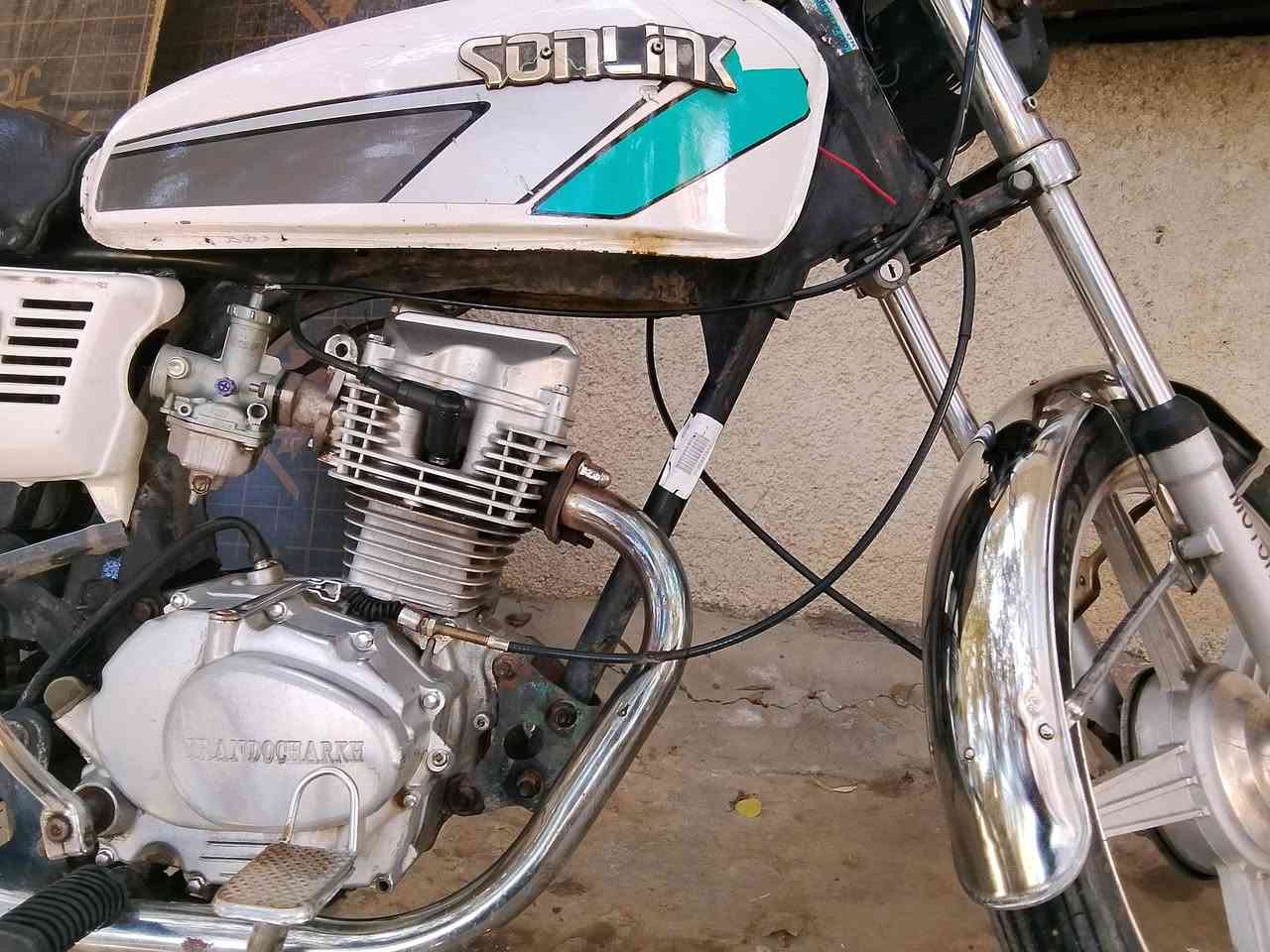 سلام عليكم دراجة ايراني أصلي اربعة كير  Irandochka دراجة اوراق اصولي دراجة شغالة نكرة وبلادية سعر 350 مكاني بغداد اليوسفية ***********
