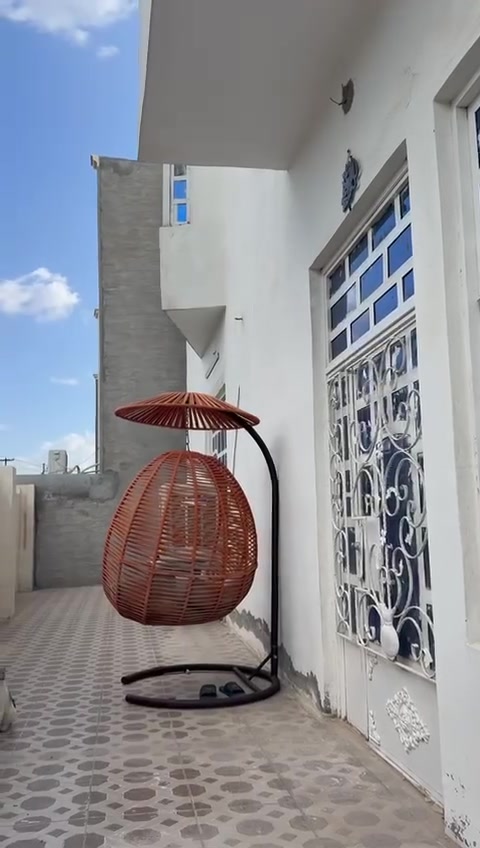 �✨ دار للبيع – فرصة ذهبية ✨🏡
📍 حولي الزهور – قرب جامع حمدي عبد الحميد
🚧 ركن بطحيه | شارع 20 | مقابل حديقة 🌳

📐 المساحة: 200م 🔹 طابو صرف 📄
📏 واجهة 20 🔸 نزال 10

🏠 طابقين:
🔹 الطابق الأول: مطبخ + كاونتر تركي 🍽️ | هول | استقبال | صالة | غرفة نوم | 3 حمامات 🚿
🔹 الطابق الثاني: 3 غرف نوم 🛏️ | 2 حمام | سطح شتايكر

💰 السعر 170 مليون 💵 (قابل للتفاوض)

🔥 موقع مميز + تصميم مرتب = فرصة لا تتكرر

📞 ***********
📩 راسلنا خاص ويتدلل الشراي
