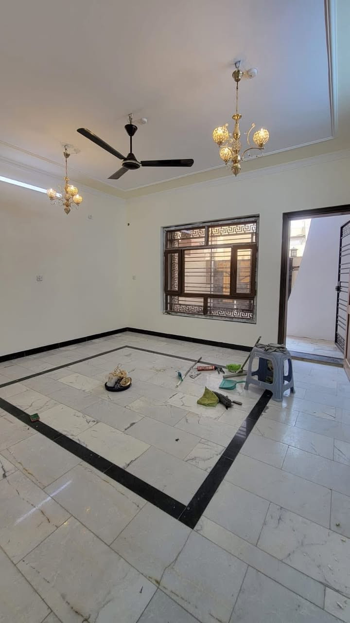 للإيجار في السيدية – بيت جاهز للسكن فوراً 🔥
📐 المساحة: 170 متر
✨ يحتوي البيت على 
✔️ 3 غرف نوم 
✔️ صالة
✔️ خدمات
✔️مطبخ 
✔️ كراج كبير يتسع لثلاث سيارات 🚗🚗🚗

🌿 بيت مرتب ومناسب للسكن العائلي، موقعه مميز وقريب من الأسواق والمدارس والخدمات اليومية.

💰 السعر: 900 الف 

للاستفسار واتساب

 ***********
***********
متوفر واتساب
