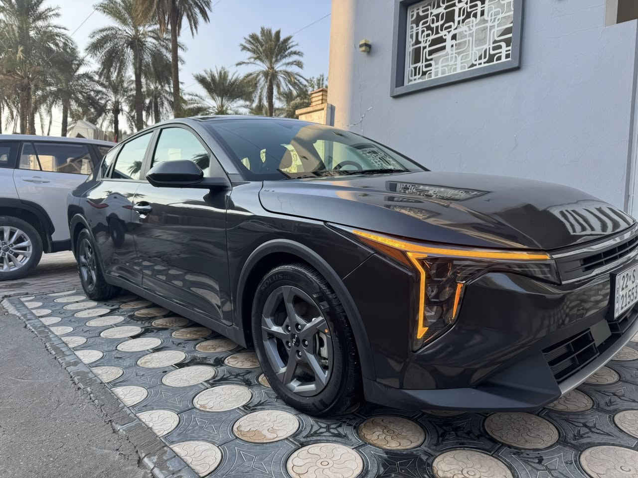 السلام عليكم 
كيا K4 موديل 25 ( وارد امريكي ) . 
ماشية 12 الف ميل فقط . 
حادث موضح بالصور ( بنيد صبغ بدون دواخل مكفولة ) + 4 قطع كلير امريكا . 
رقم اربيل جديد سنوية وهزة جديدة ( وكالة ، تحويل ) اللي يعجبك . 
مواصفات ( محرك 2000 دوش . بصمة تشغيل وابواب وصندوك ، تشغيل عن بعد ، شاشة ايباد كبيرة ، كاميرا خلفية ، ويل كب ، سايد بريك دكمة ، لد نهاري شمسي ، لايت 3 عدسات زنون بلادي ، بك لايت لد ، رادارات 360 ومانع توقف ، نقاط عمياء ، كروس سرعة ، مانع انزلاق ، تحديد مسار ، اوتو هولد ، نظامين قيادة ، وباقي مواصفات LX . المعروفة ) . 
حجر بشرط بلادي . جاهزة بدون اي نواقص وجديدة لا شخوط ولا رصعات ولا بارد . 
السعر / 165$  وبيها مجال بسيط . 
مكان / بغداد . 
للاتصال / *********** .
