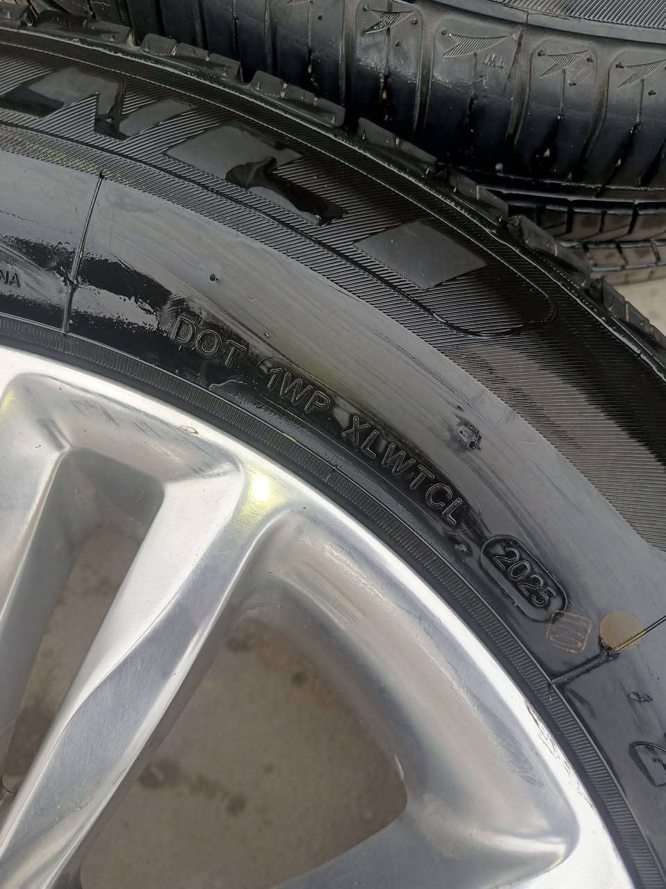 سلام عليكم
عندي هذا الويل مكسيكي اصلي بعده زيرو  بي تخم تاير انتاج 25 هسه شاده بعده لك كامل هوه والحساسات 
قفله 7ورقات نهاية *********** وتساب
مكاني بصره حمدان
