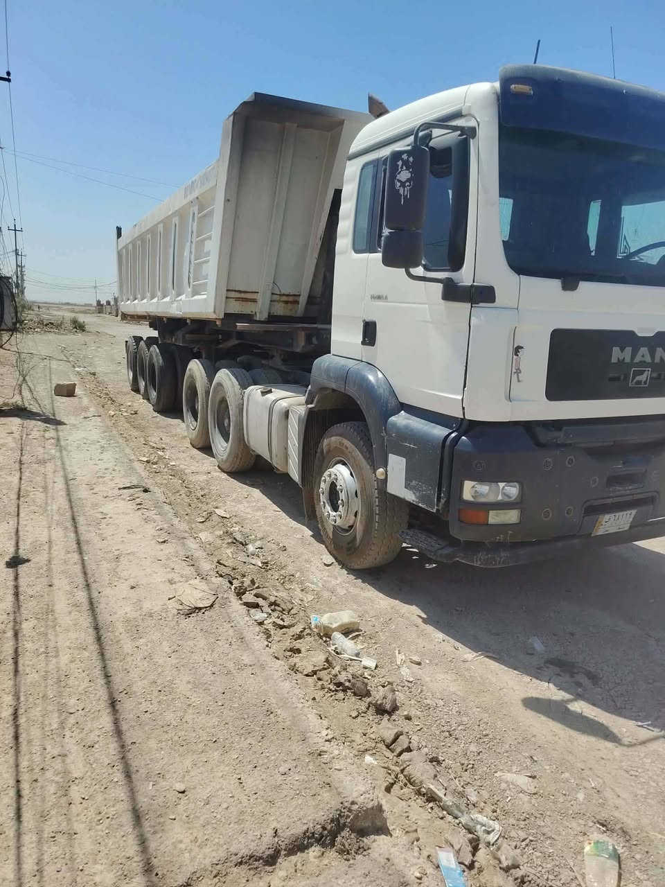 للبيع مان موديل 2003 مكينة 460 بم ونوزل مواصفات دوله رقم واسط مربوطه قلاب 3 لوحات *********** ***********
