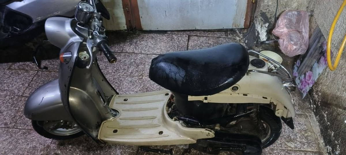 سلام عليكم دراجه اكلاسك مكينه نظيفه
سلف هندر كله شغال
تايرات جدد
فقط نقص الاصفاح
سعر ١٧٥
مكان الشعب
***********  واتساب موجود
