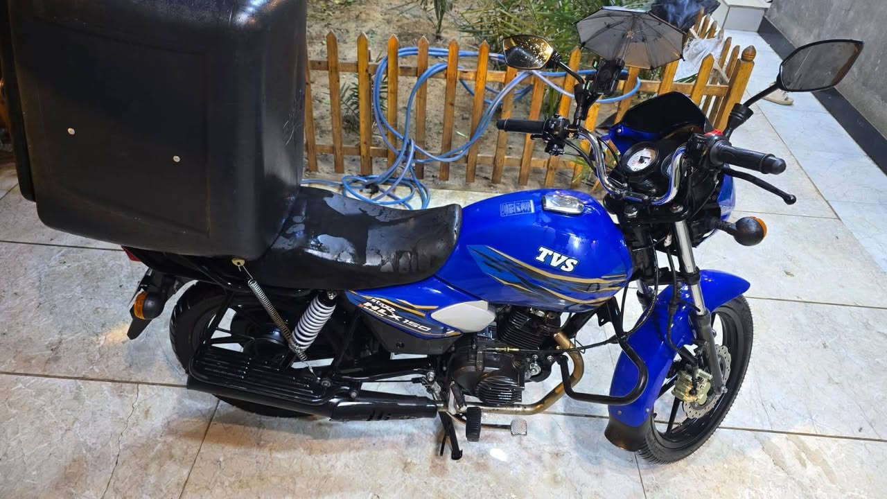 سلام عليكم
تي في اس للبيع موديل 2023 طالعه من الوكيل 2025
دراجه جديده شرط 
مكفوله من كلشي 
دراجه اوراق 
الون ازرق
ولباقي اموضح بالصور 
عنواني مناوي لجن مطيحه
السعر  مليونين  و200 وبيه مجال 
مامتواجد هنا تواصل واتساب 
على رقم ***********
