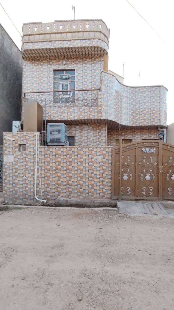 بيت ببصاير متكون من ثلاث غرف وصاله وديوان وصحيات داخل وخارج يرهم بيع او مراوس بشارع الربيع اتصال ***********
