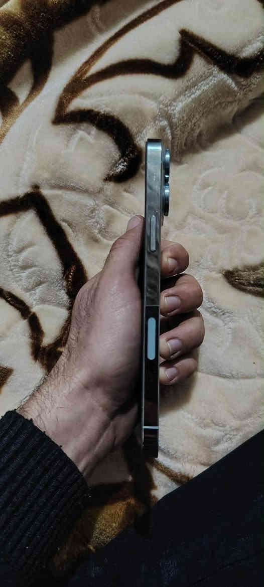 السلام عليكم ١٣برو ماكس للبيع لون ابيض بطاريه بلادي ***********
