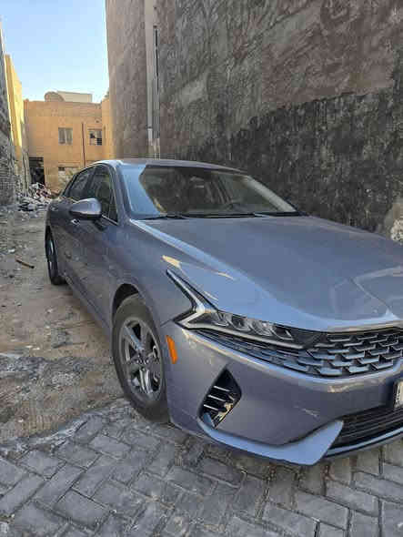 2021 KIA k5  

فئة.  Lxs
 حادثها جاملغ خلفي ايمن وصبغ صندوك بيها جاملغ سايق بارد وبابتين عكس سايق بيهن شخط  بدون ايرباااك
السيارة رقم اربيل باسمي كير مكينه تبريد كله جديد ومكفول  

مواصفاتها:
 -بصمه تشغيل وبصمات ابواب 
-تشغيل عن بعد مع تشغيل للتبريد تلقائي
- قيادة ذاتية عند السرعه العاليه و عند الازدحامات
- مثبت سرعة و Auto hold ، وهاند بريك كهربائي
- مصابيح LED 
-مصابيح الضباب الأمامية
-الضوء النهاري الامامي اصفرر "
- شاشة لمس اكبر حجم عالي الدقة ،
- رادارات : مساعد تفادي الاصطدام الأمامي نظام المساعدة على تجنب الاصطدام الأمامي (FCA) ومساعد تجنب الاصطدام الخلفي عند المرور العابر (RCCA) مع تحذير مغادرة المسار مع التوقف الذاتي عند الرجوع اذا كان هنالك عابر .
-ضوء النقطه العمياء
- فول تحكم ستيرن 
-4 وضعيات قياده
-السيارة ماشيه *********** 
السعر 172 وبيها مجال مكاني بغداد الاعظميه
