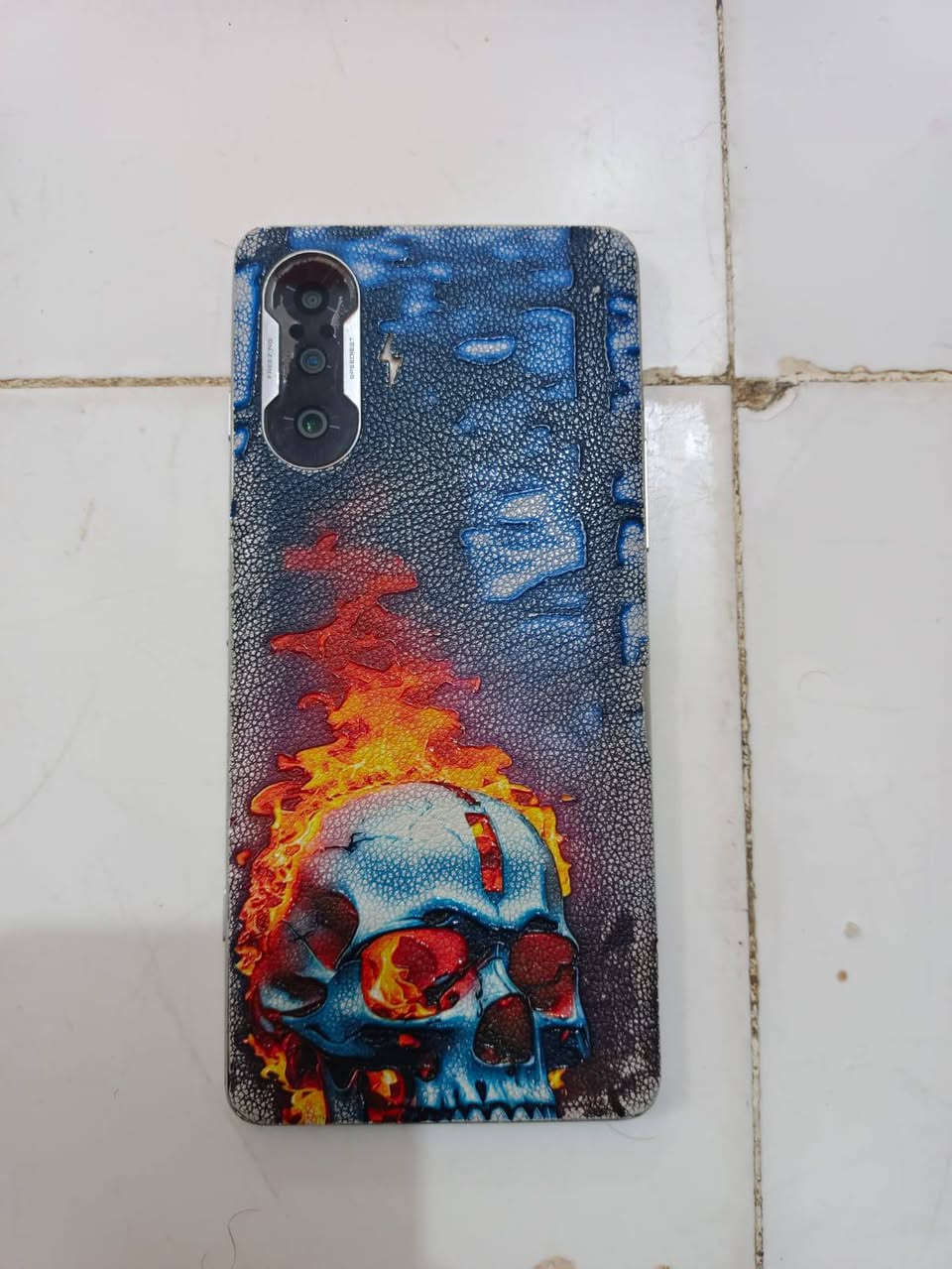 ريدمي ك40 گيمنق 
جهاز يشغل بوبجي 90 فريم 
و 60 فريم HDR. 
شاشة 120 هرتز  
بطارية 5000 
شحنة. سريع و يطول 
بي شفتات شغالات 100بل مية 
بي كيم تيربو تگدر اتغير صوتك بي و اهواي ميزات 
بي كسور بلظهر مغلفة بغطاء ثقيل ب50 الف 
كامرتة الأمامية حيل زينة +الشاشة الأمامية هم بيهة كسر بس ما امبين ولا مأثر علة المس من خليتلة شاشة ثانوية راحت 
ما مفتوح ولا داخل تصليح 
تبديل شاشة 35 و الضهر 15 يعني تصليحة ما يكلف 
انة متعمد ما صلحتة حتة لا ينفتح بعد يمك شغلتة 
ابيعة 210وبي مجال 
او اراوسة بحاسبة حسب القناعة 
رقم ***********
مكان ميسان
