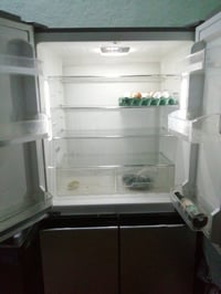 ثلاجة الخافض نضيفة كلش شغالة اي نقص مابيهة السعر 475 وبيهة مجال مكاني ...