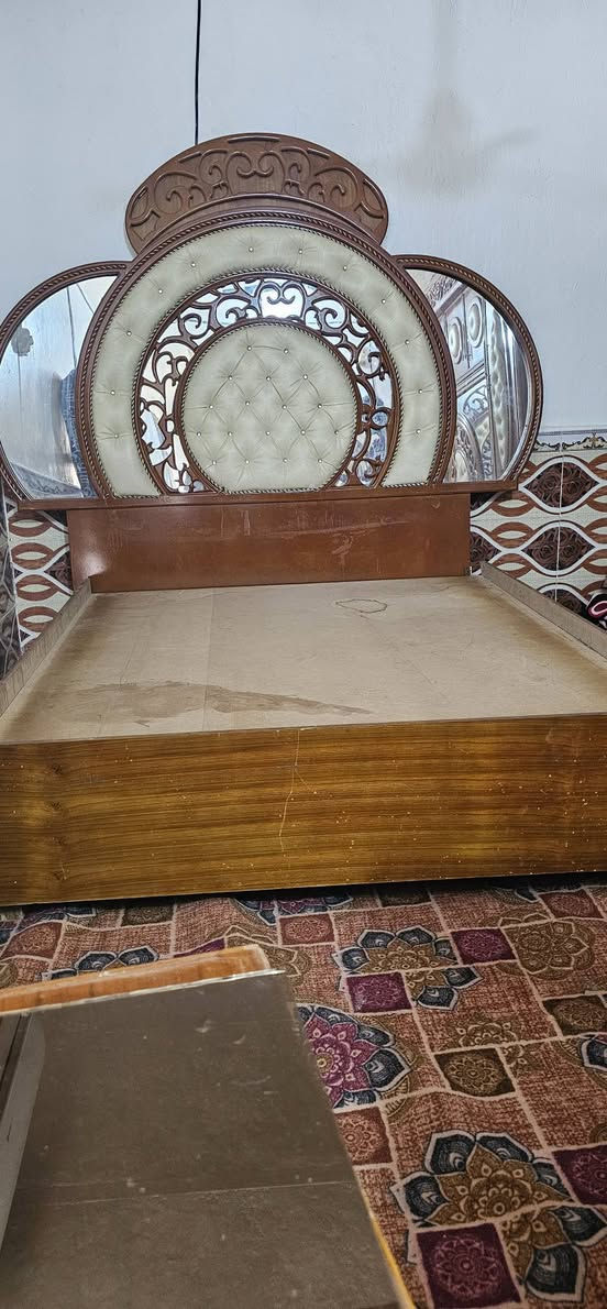 غرفه نوم صاج اصلي 7قطع السعر مليون وربع وبيها مجال الستفسار واتساب ***********
