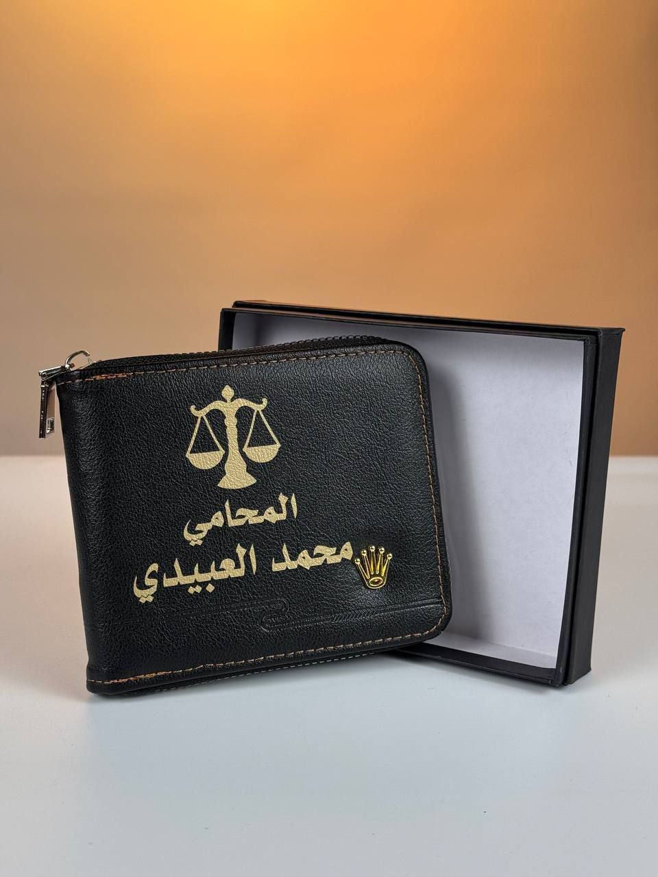 وصلنا محفظة رجالية موديل جدبد
جلد درجة أولى قابلة للحفر بالليزر
حفر اي اسم حسب الطلب باللون الذهبي
هدية قيمة جدا وذكرى جميلة
متوفرة لدى Gift City
للطلب مراسلة الصفحة او على الواتس اب 
ارسل الاسم والباقي علينا
السعر مع حفر الاسم 10 الاف دينار فقط
0775 020 5810
