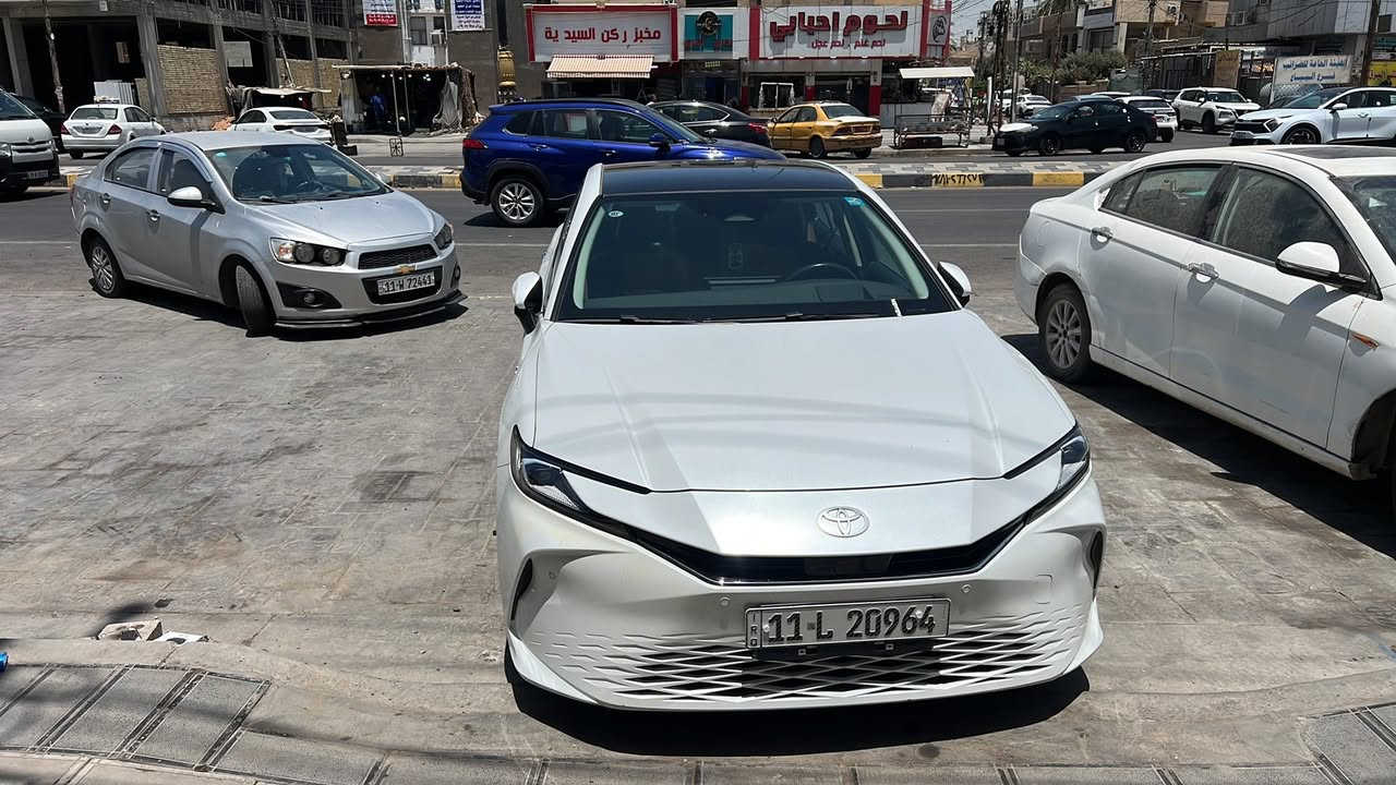 السلام عليكم للبيع كامري 2024 الشكل الجديد وارد صيني بيها ملاحضات بسيطه وبيه فطر بسقف الزجاجي تخم تاير جديد والسياره بدون اي عطل الوارد الصيني تجي مناك الشاشه تطلب تبديل بس كله شغالة ***********بارد فقط في الجاملغ الايمن
