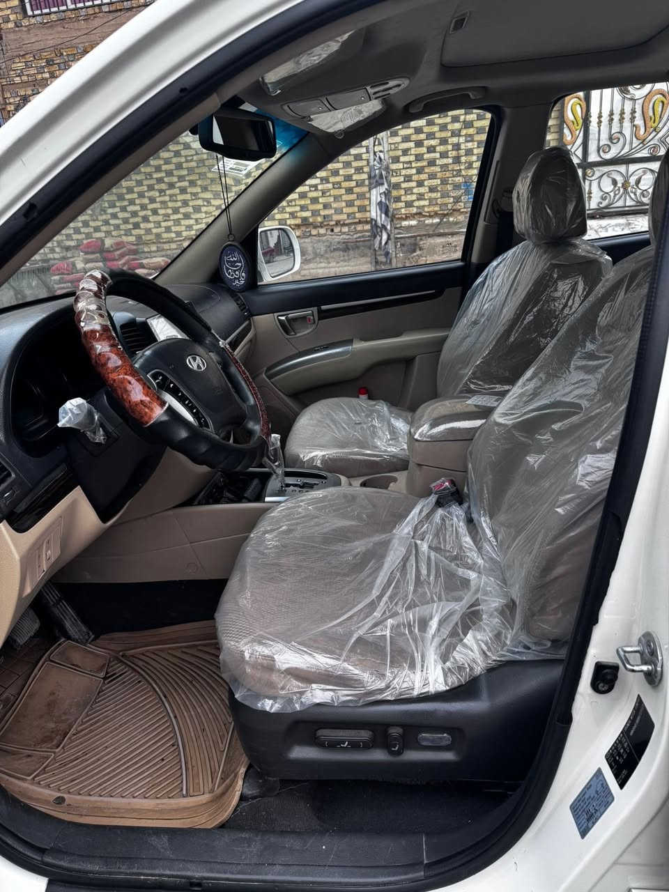 سنتافي 2011
فول مواصفات 3 بصمات كشن كهربائي فتحه 7راكب كفاله من الصبغ ماشيه  400 مكينه 4سلندر رقم اربيل الماني سنويه بعدها ماصاقطه 
السعر147وبيها مجال بصيط 
***********
