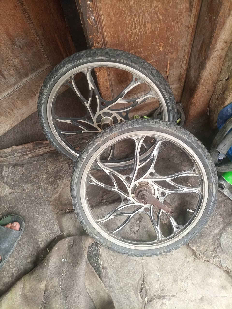 العنوان البصرة العالية قرب حسنية الحلاف شارع 16 ***********
