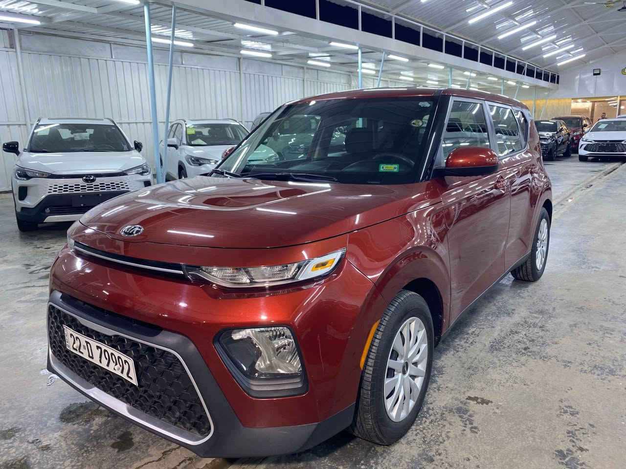 السلام عليكم للبيع 🏎كيا صول Kia Soul🏎 وارد امريكي الحادث في المنشور وصبغ كلير من امريكا 3 قطع ماشيه 64000km(كفاله كير ومحرك وبدون ايرباك بدون شاصي بدون لغد) 
 مكان السياره بغداد شارع فلسطين
💎سعرها 130$ وبيها شويه مجال💎
للاتصال ***********

