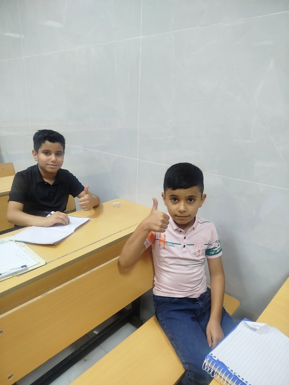 ⁨ 📚 مع اقتراب انتهاء العطلة الصيفية واستعداداً للعام الدراسي الجديد...
🎉 كامبرج البريطاني يقدم لكم عرضاً استثنائياً للأطفال بخصم 50% لفترة محدودة!
⚡ #حدد_مستقبلك ⚡ #حقق_ما_تتمناه

🌍 امنح طفلك فرصة لتعلم اللغة الإنجليزية بطريقة عملية وتفاعلية، بإشراف مدربين متخصصين، وفق أحدث المناهج العالمية.
🎓 البرنامج يؤهل الأطفال للالتحاق بالمدارس الدولية ومدارس المتميزين بثقة وكفاءة.
🇬🇧 نادي كامبرج الإنجليزي للأطفال
يشمل البرنامج:
 🔴 كورس متكامل في اللغة الإنجليزية. 
🟣 تنمية المهارات الشخصية والثقة بالنفس.
 🟢 فن الرسم والإبداع.
 🟡 التمثيل والمسرح.
 🔵 الموسيقى والأنشطة الترفيهية. 
📚 كتب وكراسات دراسية مجاناً لكل طفل.
✨ برنامج متكامل يحقق نسبة استفادة عالية، ويساعد الأطفال على تطوير مستواهم اللغوي والأكاديمي.

📅 مدة الكورس: شهر واحد. 🗓️ 3أيام أسبوعياً. ⏰ 2 ساعات يومياً.

🕘 مواعيد الدوام: 
🌞 صباحي: من 8:30 إلى 11:30. 
🌙 مسائي: من 4:00 إلى 7:00.

🌟 استعد للتميز... وامنح طفلك بداية قوية قبل انطلاق العام الدراسي الجديد.

📲 للحجز والاستفسار عبر الواتساب: ***********

#fyp #followforfollowback #instagram⁩
