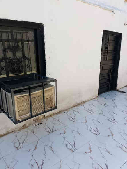 بيت للايجار البصره ابي الخصيب منطقه العوجه المساحه 150م  وإلسعر  250 الف في شارع المختار يتكون من غرفتين ودوانيه ومطبخ وحمام كله سراميك وسقف ثانوي كل البيت داخل وخارج البيت وتأسيس ماي جديد وتأسيس كهرباء جديد البيت كله جديد غريب شارع عام عشار وشارع عام ابي الخصيب وشارع الوسطي رقم ***********
