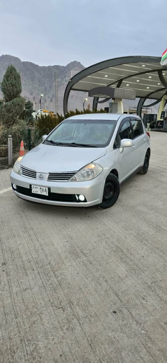 نیسان ڤێرسا مۆدێل 2008 سلڤەر
سەیارەکە ساغە مووس و بڕاوەبەشەرت بۆجوانی کورەکراوەتەوە چەمپێکی بچوکی پێشەوەی هەیە           گێر و مەکینە بەشەرت
سەیارەکە علوجە کەفالەتی مەدەنی بەشەرت 
سعری :43گەڵاومحامەلە
شوێن :ڕانیە
ژ.م. ***********
