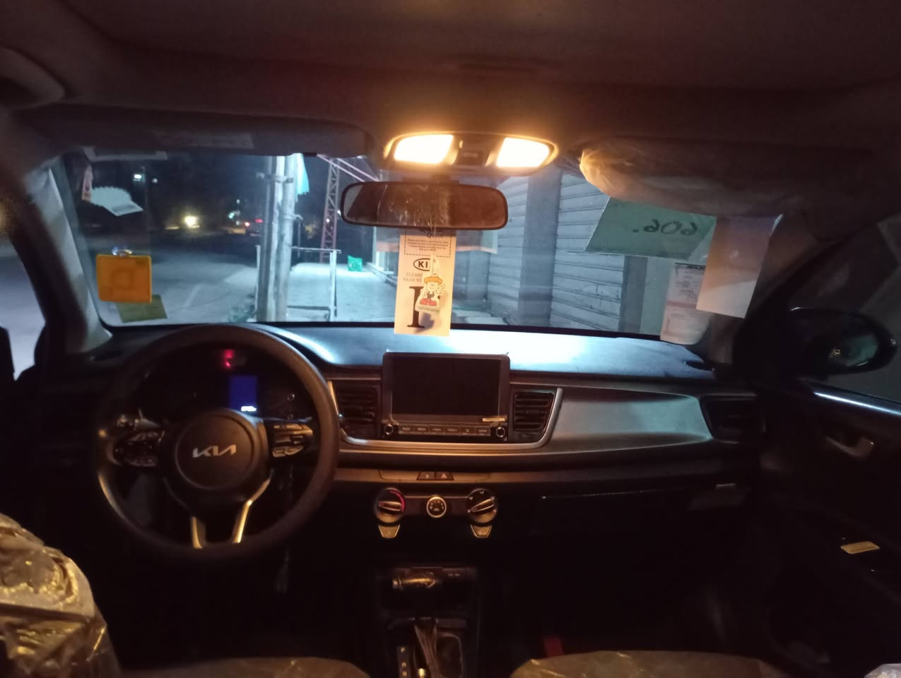 السلام عليكم عندي سياره كيا ريو موديل 22 السياره بسمي كابون ورقي بيها بيها صفحه  السايق صبغ بخ اوربي بدون قطره معجون السعر 105وبيها مجال الا مو شراي لاا يخابرني ***********
