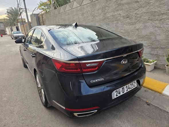 سلام عليكم
كيا كادنزه 
فول مواصفات 
موديل ٢٠١٧ وأرد أمريكي 
حادثها جاملغق وباب مبدلات نفس لون 
بدون دواخل او ايرباك 
محرك كير بلادي 
صور حادث وسونار موجودات ويا صور 
مكانها بغداد 
سعر ١٧٥
***********
