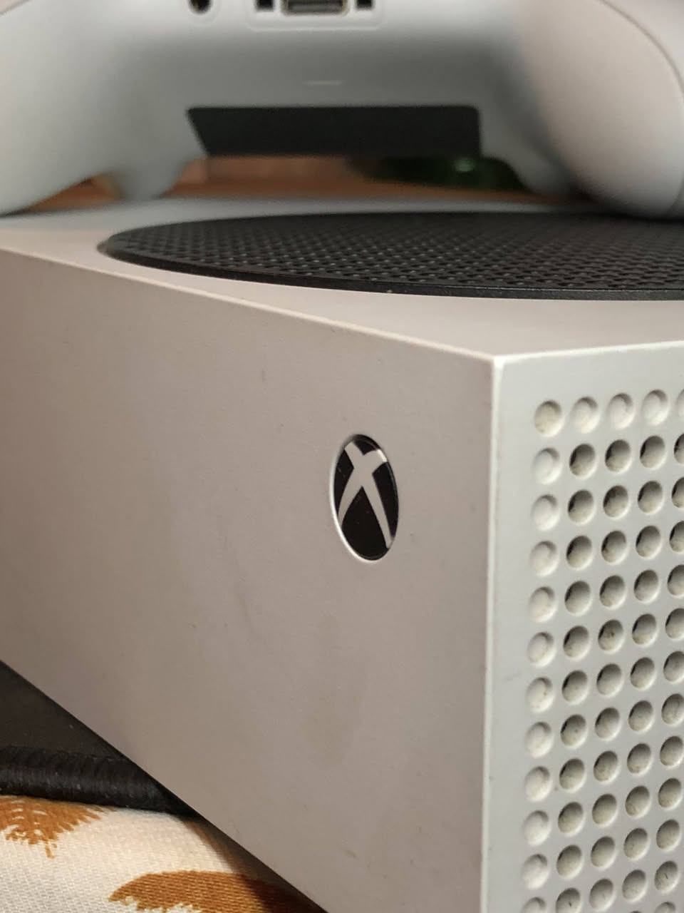 سلام عليكم.. XBOX سيريز( S) مع ملحقاته + شاشة GAMEON؛+ UBS للبيع
الجهاز والشاشة كلش نظيفات 

مثل مجاي تشوف بالصور

؛ 

ملحقات الاكسبوكس  :

1. يدة وحدة اصلية

2. كيبل الجهاز

3. كيبل HDMI

4. يو بي اس ( UBS) 

5. وبي لعبتين مشتريهن ( فيفا 25 و فيفا 26)

الشاشة من شركة GAMEON

مواصفاتها :

24 بوصة

1080×1920 

180 هيرتز

اي بي اس ( IPS)

الوانها حلوة

 وبيها بعد هواي مواصفات

كل الي ذكرته سعره : 510 الف وبي مجال يعجبك


**إذا كنت صاحب هذا الإعلان وتريد حذفه لأي سبب، رجاءا أرسل رسالة إلى الدعم الفني**