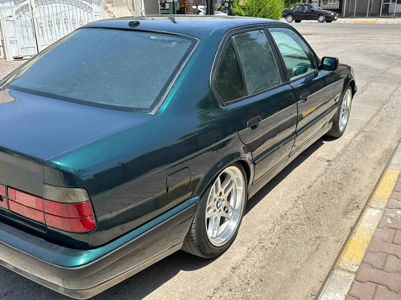 سلام وعليكم bmw للبيع525  ديجيتال گير اوتو  موديل 93رقمً اربيل تحويل ثاني يوم هزه جديد سنويه شهر خلصان جام كهربائي سلايد تبريد تتفئه شغال صبغ جديد بدون ضربه ويل ايم تايرات جدييد بجم عريض دخاني دعاميات ام مكان سياره كركوك سعر 68بي مجال.  رقم موبايل *********** كركوك, العراق

