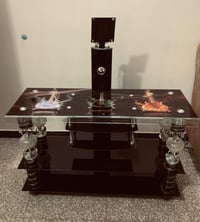 ، ميز تلفزيون زجاجي كبير - تصميم فخم ميز تلفزيون كبير وقوي، زجاج ويتحم...