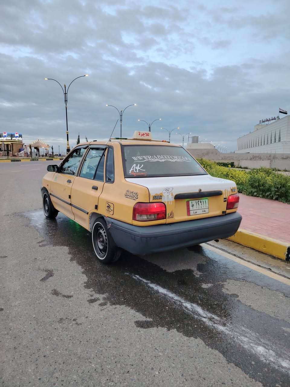 السلام عليكم سايبة لبيع 2011 مكينة وكير شرط كاربون بانزين شرط الوكالة والتحويل سنوية 2027سياره بدون ضرر صبغ جاملغ فقط شرط سعر27وبيها مجال قليل رقم الهاتف ***********
