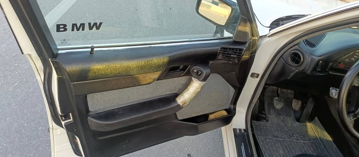 السلام عليكم بي أم للبيع مديل 1991 525i دبل ايرباك سياره جاهزه حداديه تخم تاير تبريد ثلج كير عادي مكينه مسكر 25 تك فانوس غرفه نضيفه حيل كشناته جلد ومخمل حلوات واني مخلي دوشمه السياره حلوه واحلى  من الصور رقم اربيل جديد سنويه لل2030  مكان السياره النجف قرية الغدير للاستفسار اكثر  اتصل وبيك خير وتدلل *********** السعر 57 وبيه مجال قليل
