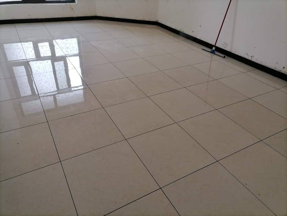 السلام عليكم خلفه جدران وارضيه متفرغ هذا رقمي ***********
***********
