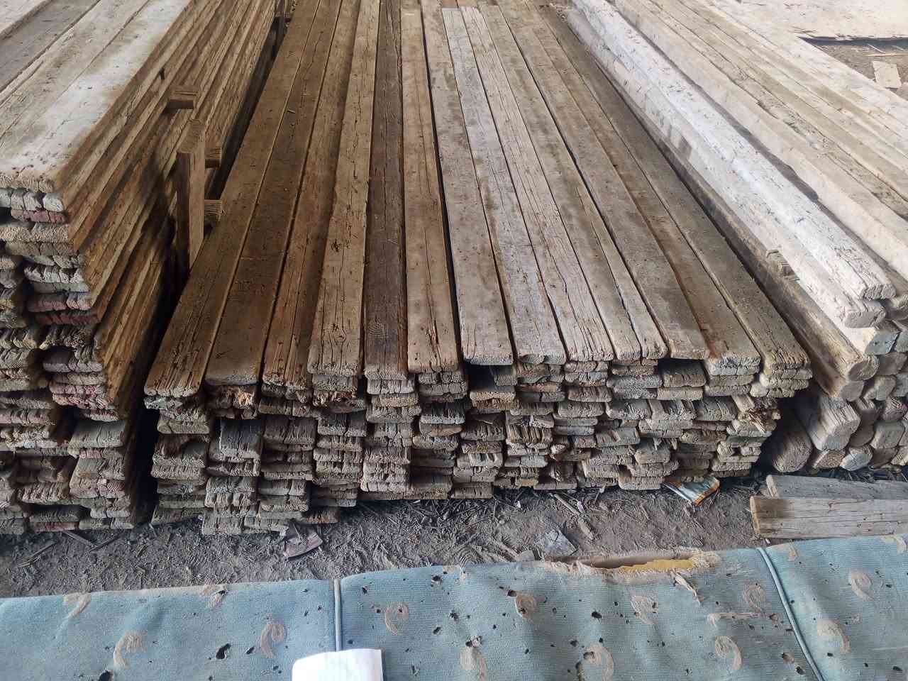 متوفر في الموصل الكرامة قرب المشاتل خلف مشتل الريحان 
لوح 4 متر مستعمل سعر المكعب 325 الف
لوح 3 متر سعر المكعب 350 الف
جسور 3متر مستعمل سعر المكعب 350
لوح مقاصير من1 الى2مترونص سعر المكعب 275 الف
جسور من 1 إلى 2 سعر المكعب 250
عصايب 50و60 و70 سعر المكعب 200 الف
درسك 330 زاخو سعر الزوج 6
فخخ سعر الزوج 4ونص 
***********
‏‪***********‬‏
