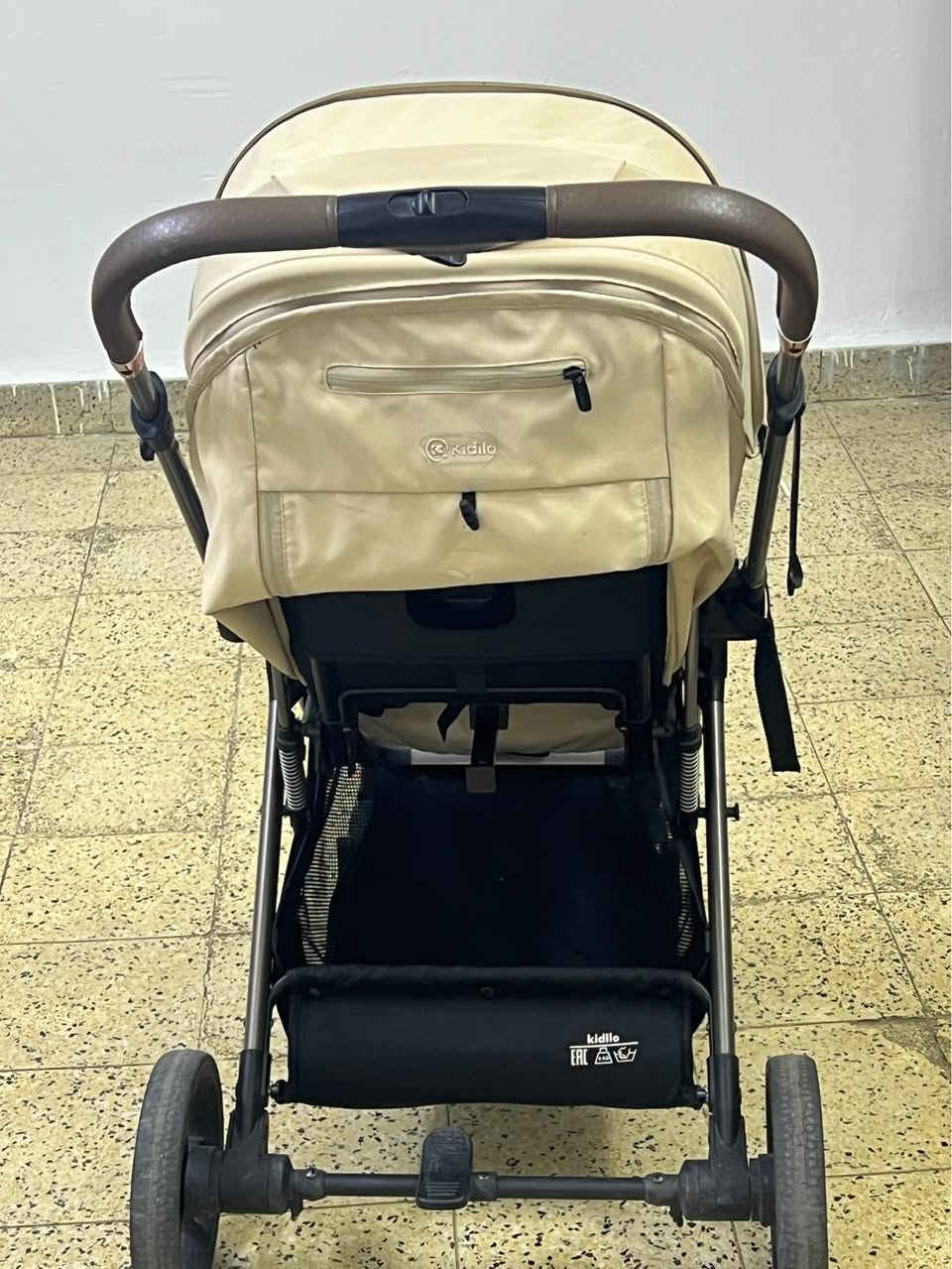 عربانه اطفال ماركة كديلو لاصدار لاول متانه مع امان وسهوله بالطي والحمل تحتوي ع قفل امان سفلي وقفل امان للعجل وقفل للسير باتجاه واحد مع تحويلة اليده للامام والخلف و3 وضعيات منام وشبه جلوس وجلوس تام من خلال مقبض وليس حبل  تسحب كعربة السفر . علما سعر الشراء 130. والبيع 85 وبيها مجال . بغداد, العراق


**إذا كنت صاحب هذا الإعلان وتريد حذفه لأي سبب، رجاءا أرسل رسالة إلى الدعم الفني**